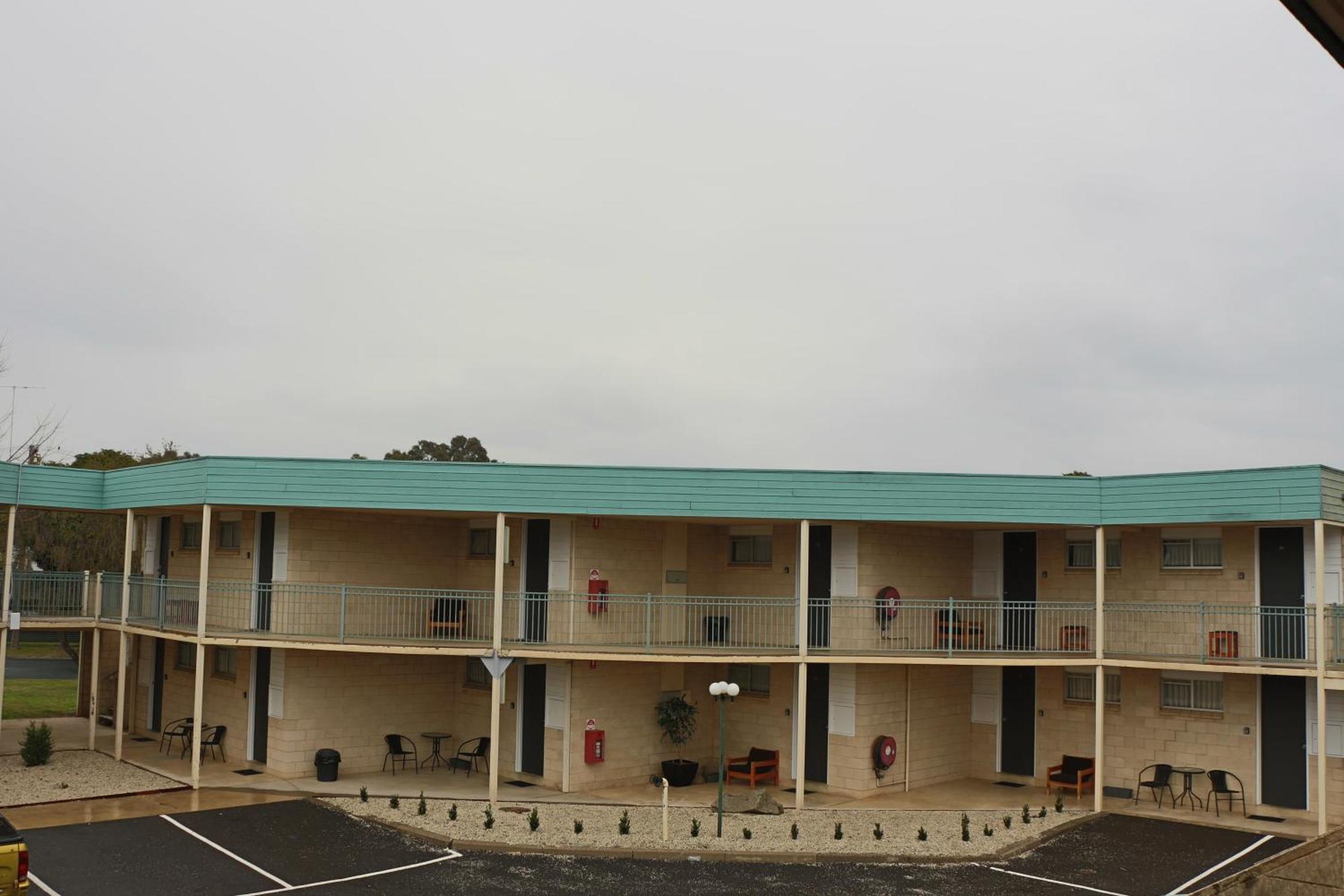 Bendigo Motor 3*